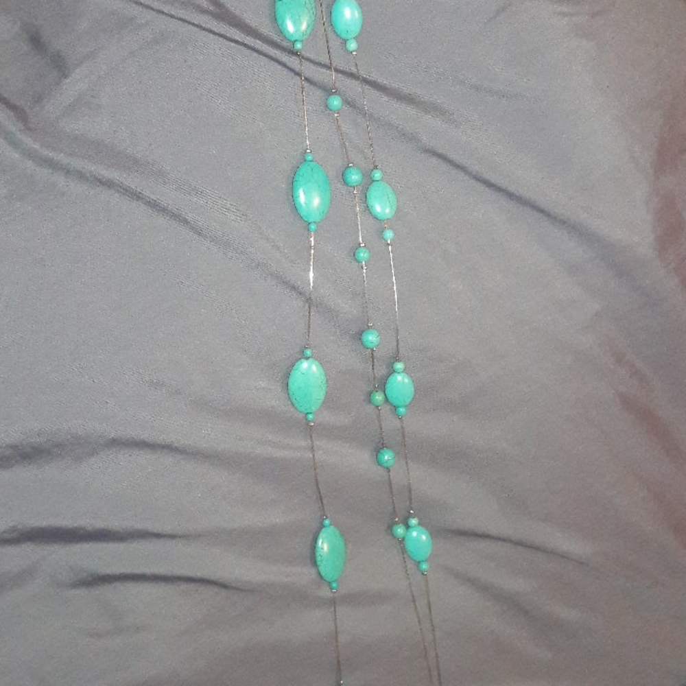 I'm selling a necklace